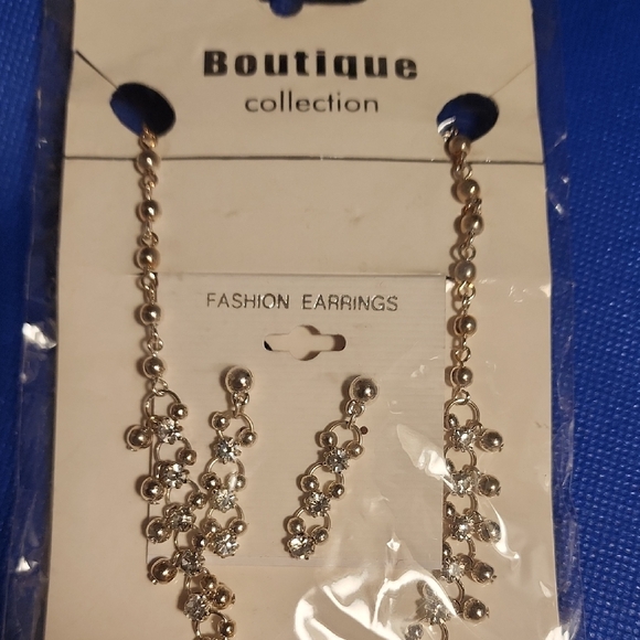 boutique collection Jewelry - Boutique Collection Fashion Beaded 18 Inch Necklace And Earring Set